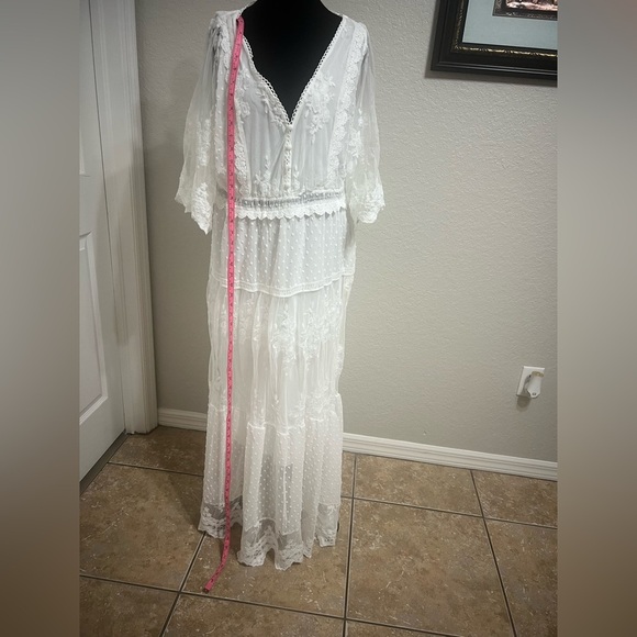 Elegant White Lace Dress - Picture 11 of 11